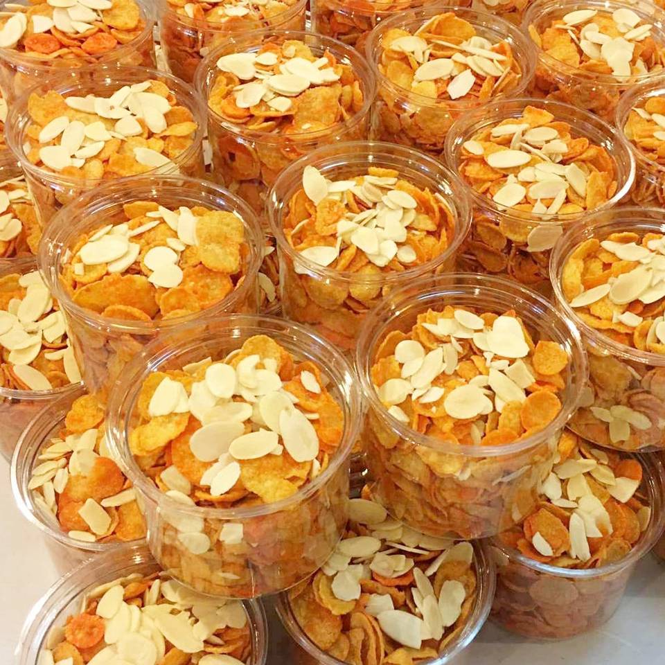NidNoi CrazyConflakes With Almond and Bacon  คอนเฟลกรสชีส